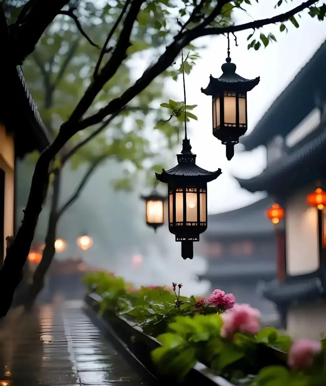 举头三尺有神明，为什么是三尺？
当我们虔心参拜时，
你会发现那些画像或者牌位，