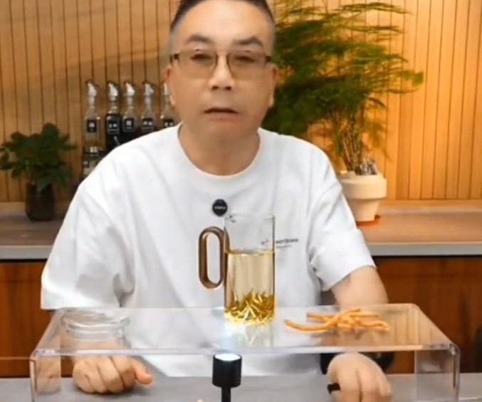 #秋日生活打卡季#杨议，谈郭德纲新书：读一本坏书，会把你引向歧途。
郭德纲的新书