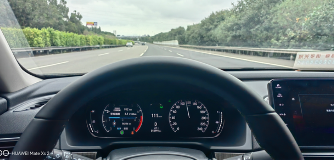 你们开的什么车啊？我开的雅阁，你们的油耗有我高吗？