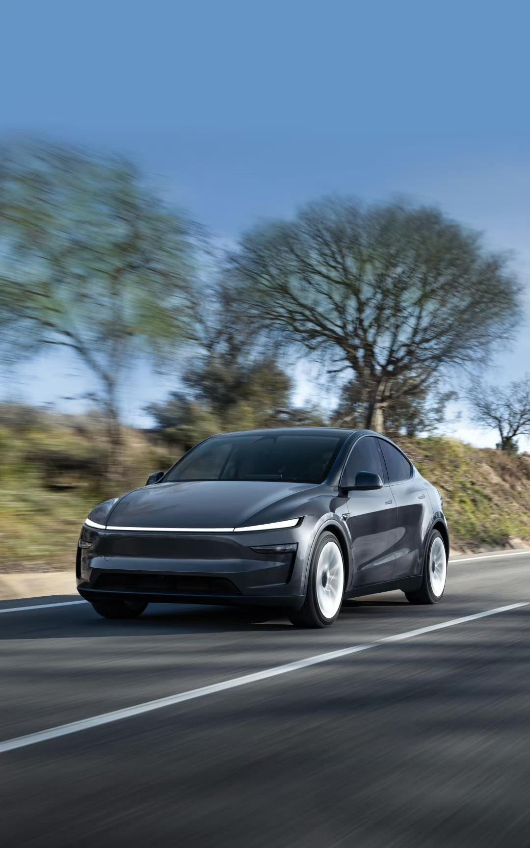 雷军在刚结束的小米新品发布会上说，拆了3台model y，发现真是辆好车[呲牙]