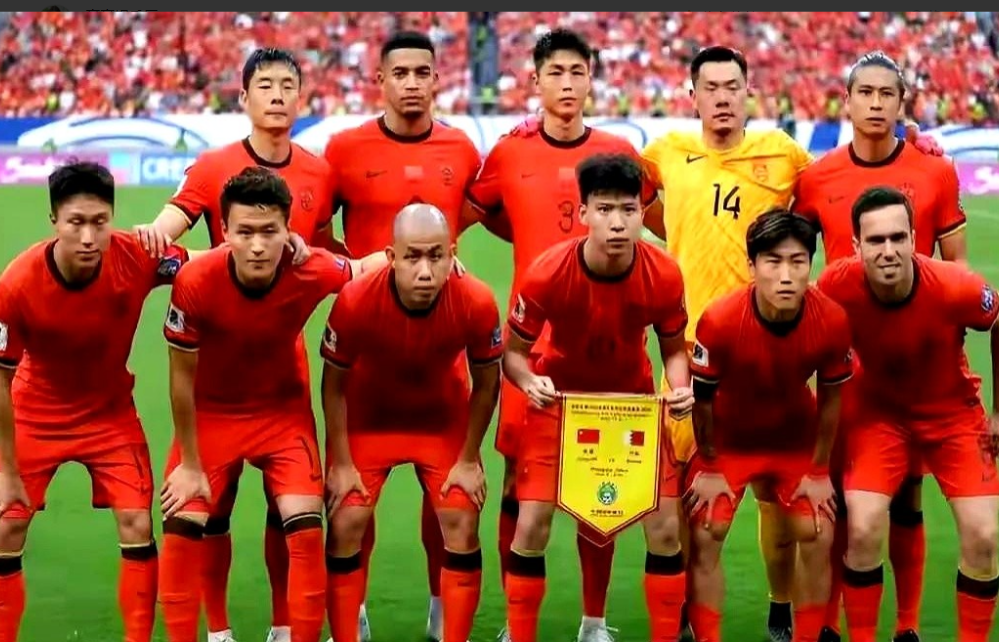 国足与巴林一战，让人震惊的三个瞬间：

下半场换到4231之后，中国队跟突然被开