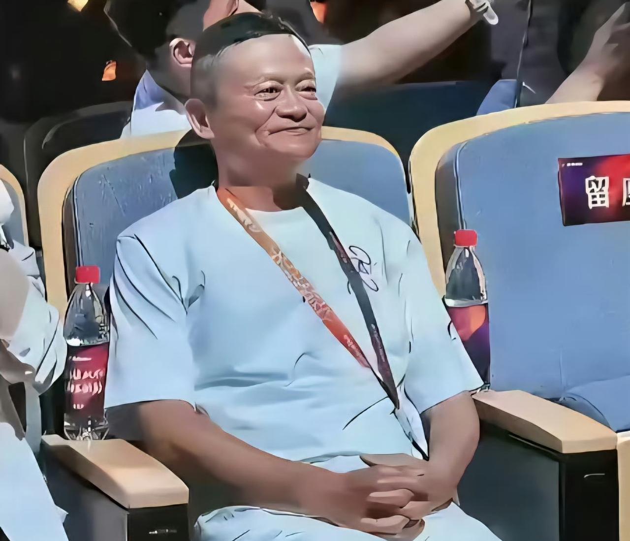 哇塞！马云老师这是彻底进入“佛系大佬”模式了啊！
61岁发福反而显得更慈眉善目了