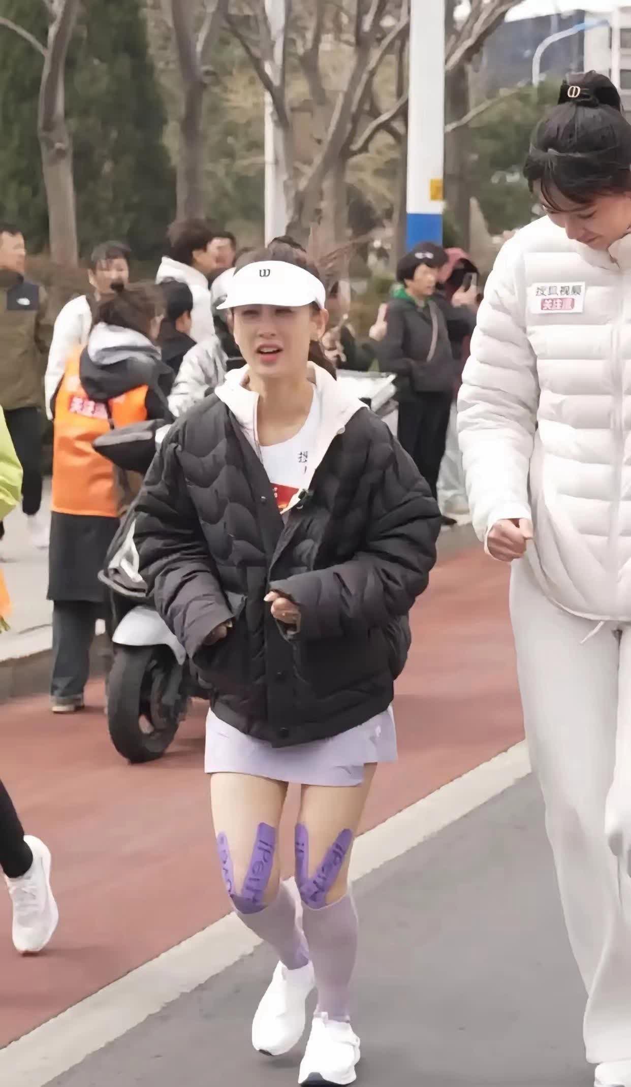 黄圣依马拉松，紫色条条引发的 “误会”