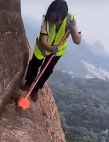 据说这边的保洁一天换一个？？？给多少钱呢？
