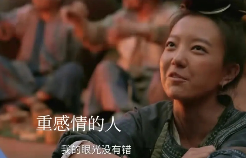 《长安的荔枝》李善德与岭南美女有缘。
阿僮是个侗人女孩，年纪轻轻，居然是侗人的头