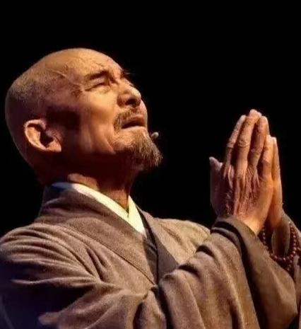 弘一法师（已圆寂）曾经说过一句话，真是让许多人觉醒：人一旦离世，生前穿的衣服、戴
