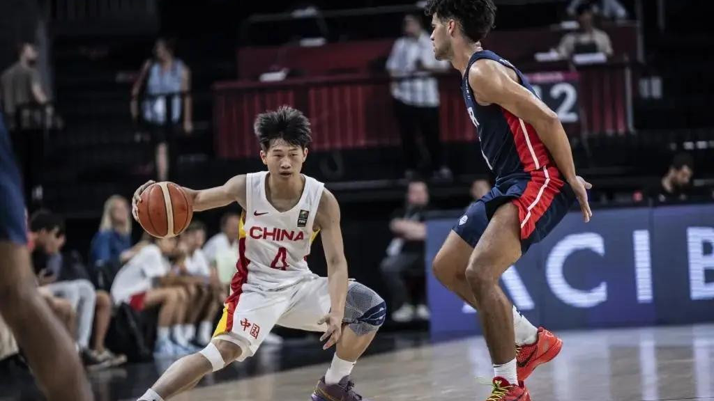 关键之神，回顾U18冠军后卫何文炜的表现，球迷直呼国青最大遗珠