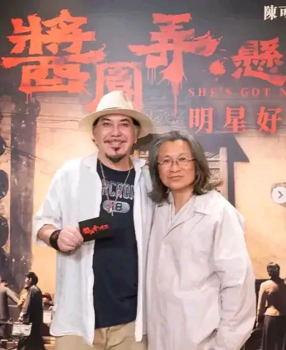 网友对曾志伟和钟镇涛真的有点双标了，他们在马来西亚和一个很多人都不认识的黄毒合影