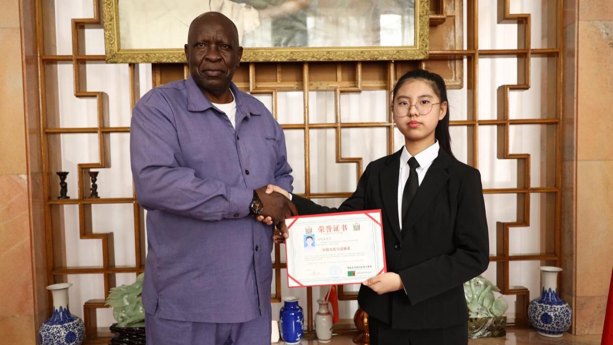 中赞交流文化小使者——范佳淼