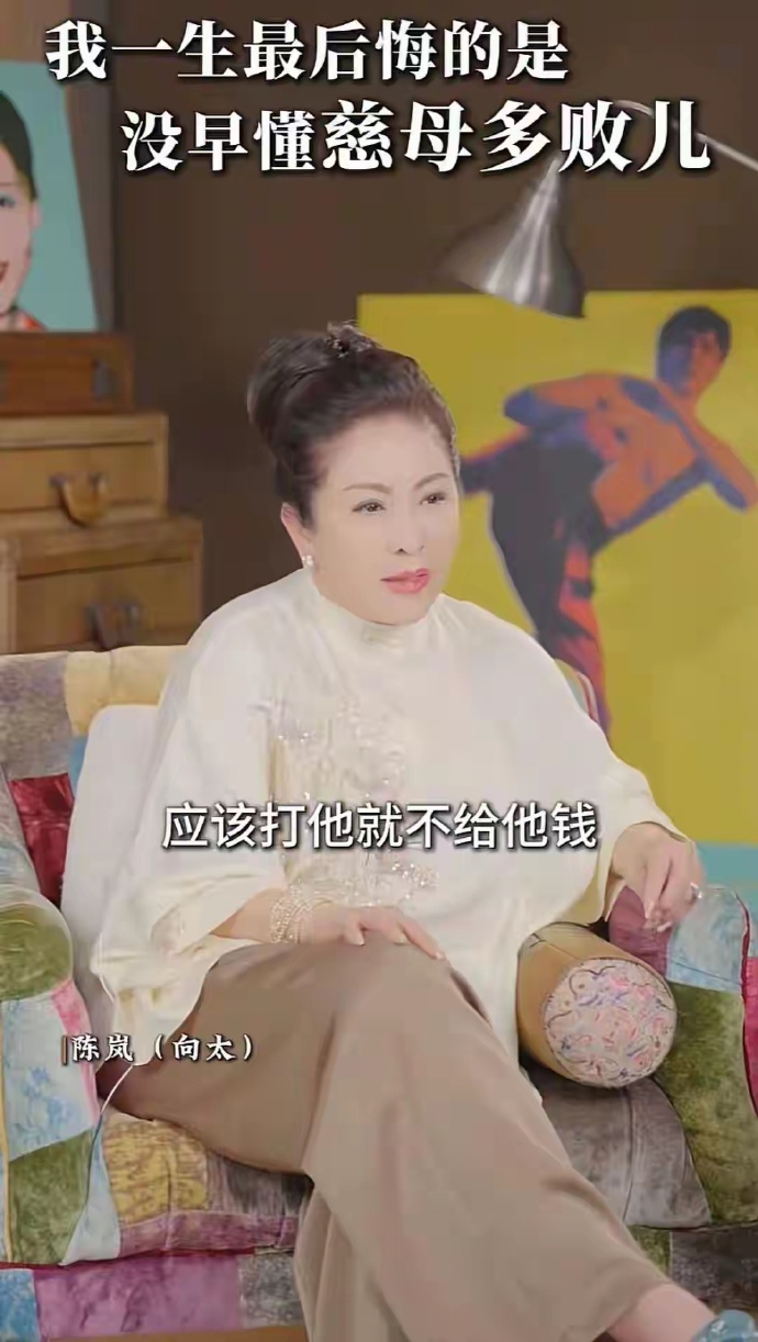 向佐在接受采访时坦言，与弟弟向佑感情很好。谈及弟弟早年经历，向太陈岚曾在直播中坦