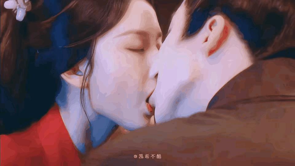 刘宇宁：我追迪丽热巴你看到了吗？
之前网上就有传言，说刘宇宁追求迪丽热巴被拒绝了