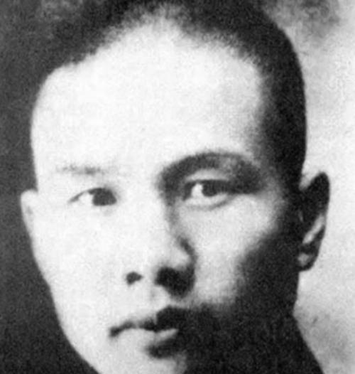 1949年，军统少将周镐被蒋介石下令处死，然而16年后，他的妻子却拿着日记喊冤：