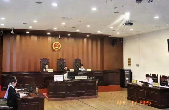这是我看到对“父亲”这两个字最好的诠释！

河南有个19岁女孩，放学路上被6个小