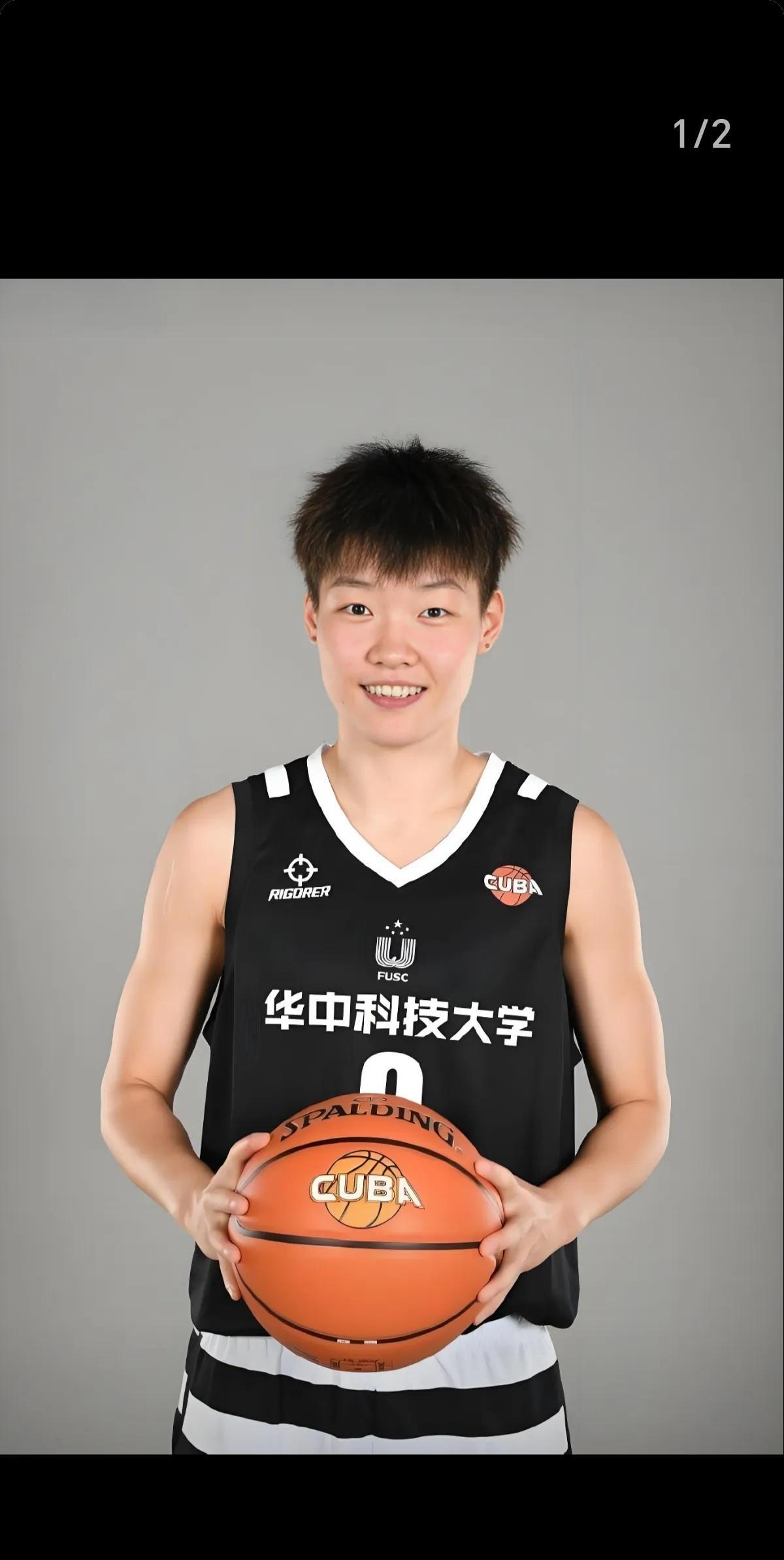 中国大学生女篮大胜美国队，夺得冠军。陈玉婕和唐子婷表现出色。
陈玉婕里突外投得了