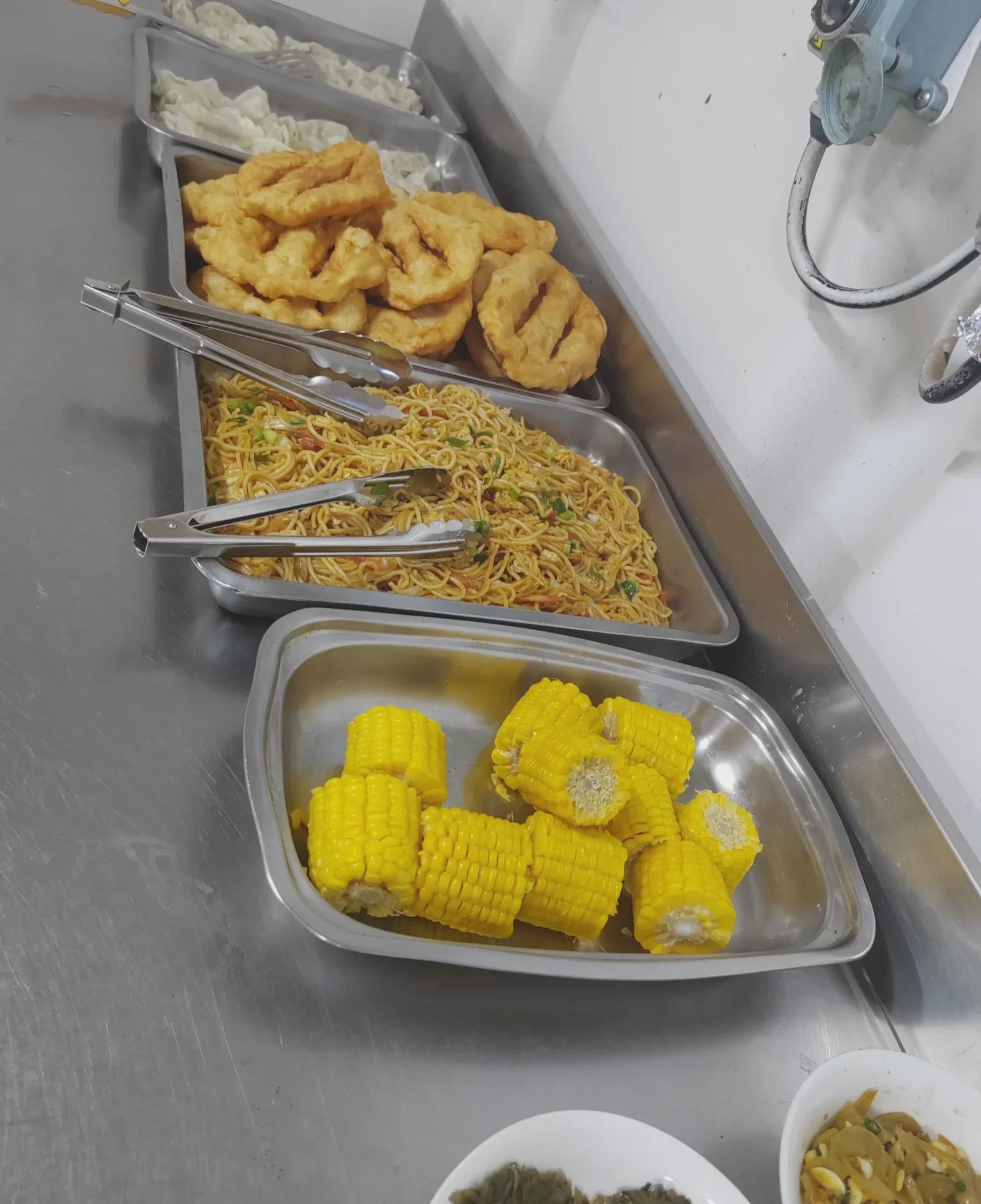 已过80天未享用伙食，仓库存粮极少，以往丰盛时不屑一顾的食物如今也吃光了，此举也
