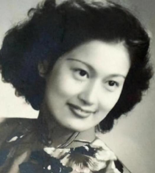 陈布雷得知女儿涉嫌通共被捕，让毛人凤马上枪毙她，这才救她一命。



1947年