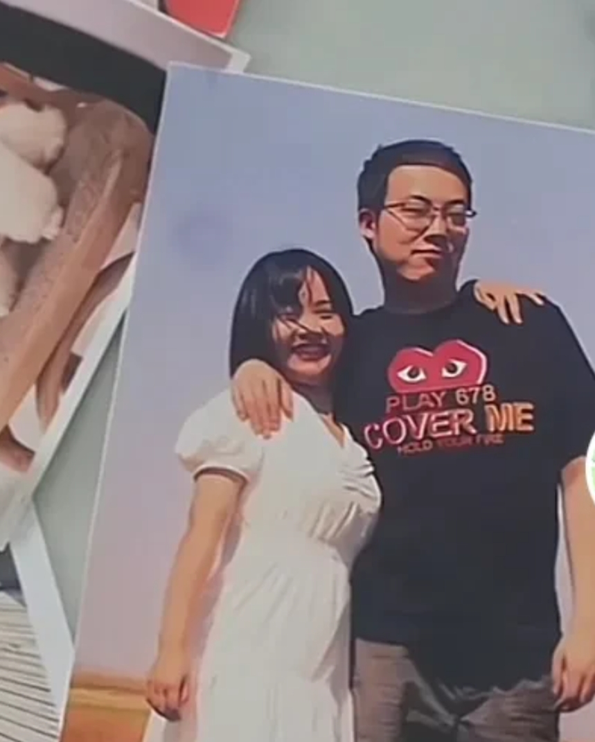 景德镇车祸受害者胡靖在国企工作，妻子是会计，两口子均有相对体面的工作。而肇事者廖