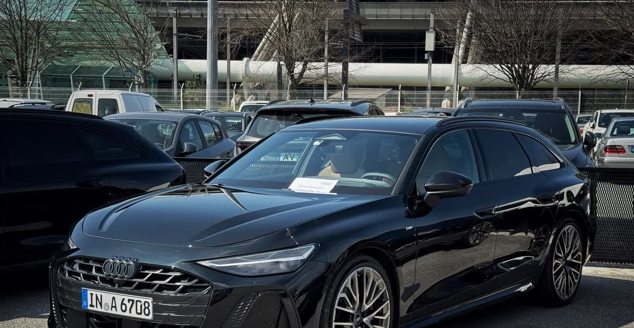 新奥迪A6 Avant上钟，纯从配色来讲我会想选银外+白内+枪灰色轮圈。引擎必须