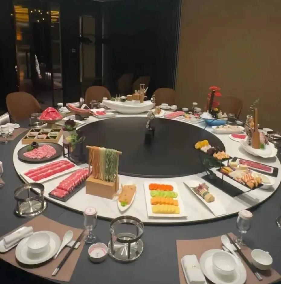 五侄女五侄女婿带刘妈从哈尔滨友谊路上的香格里拉，一路开车回了鹤岗。
据五侄女说，