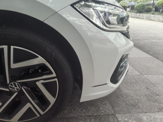 这种刮掉漆大概要多少钱
停在路边被车刮掉大概16厘米的漆，没找到车，不准备报保险