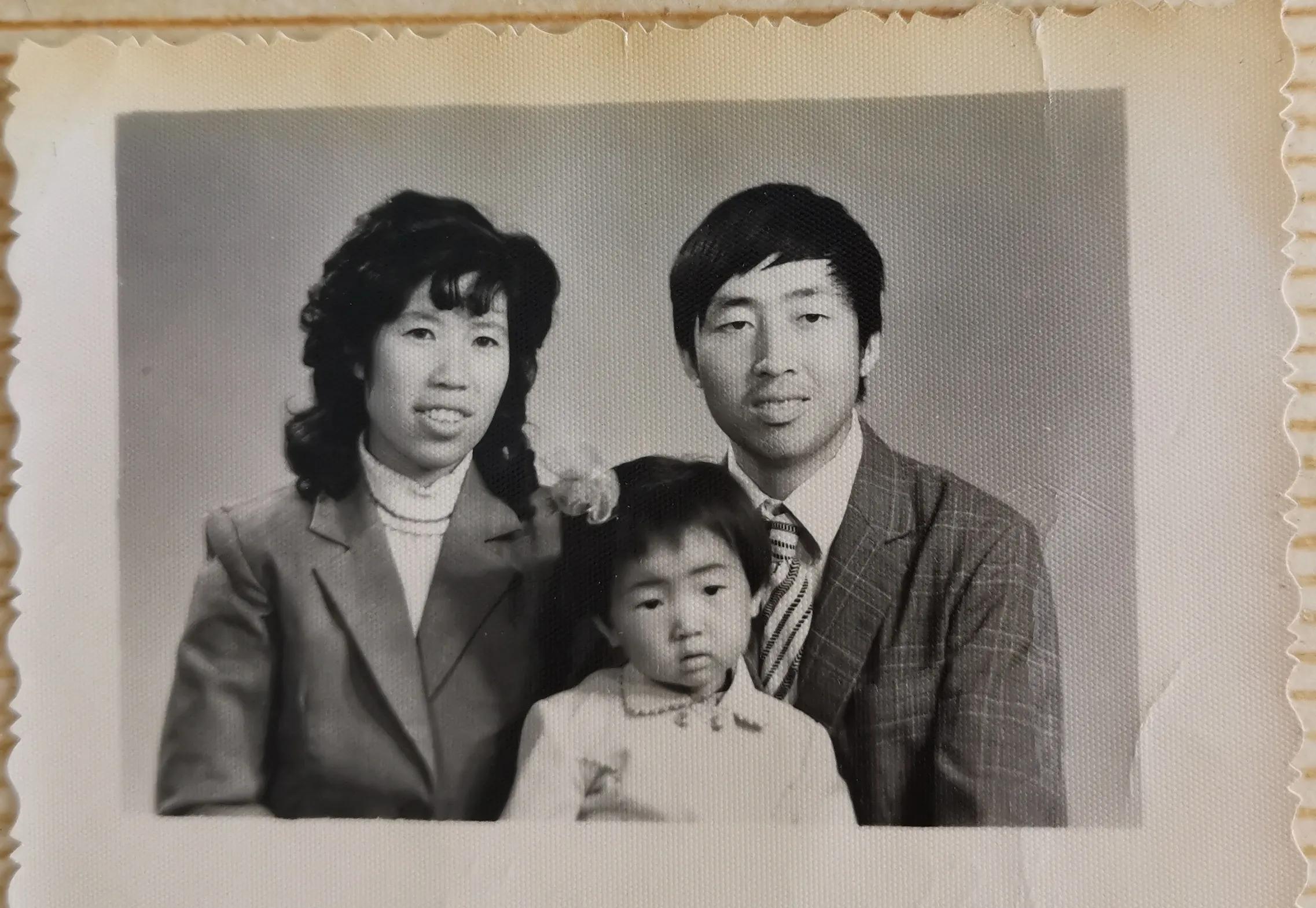 老公的妹妹，1957年生于山东。



她是我丈夫的妹妹，也就是我的小姑子。如今
