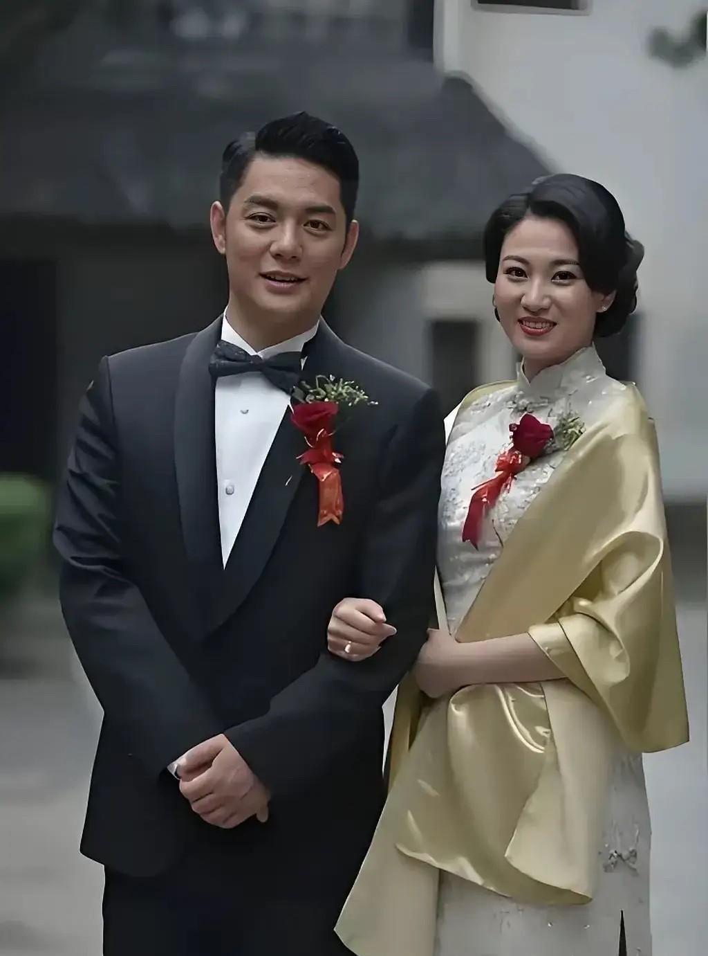 他们俩是荧幕上的情侣搭档，男的是演员付鹏程，饰演过不少荧幕硬汉的形象，抛开其他的
