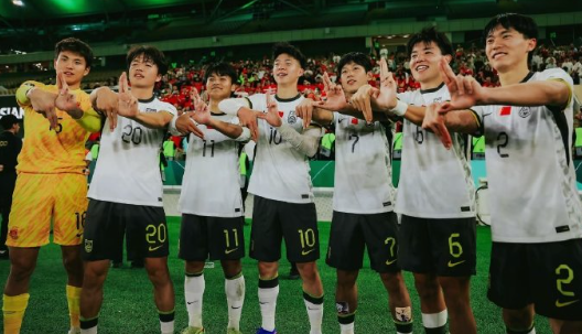 U23国足球员3:0击败越南晋级亚洲杯决赛后，球员们集体比出以下范上手势！
计划