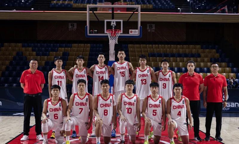 U16男篮不如直接用张懿赵杰打后卫。
中国U16痛宰韩国，凭的是锋线的绝对实力，