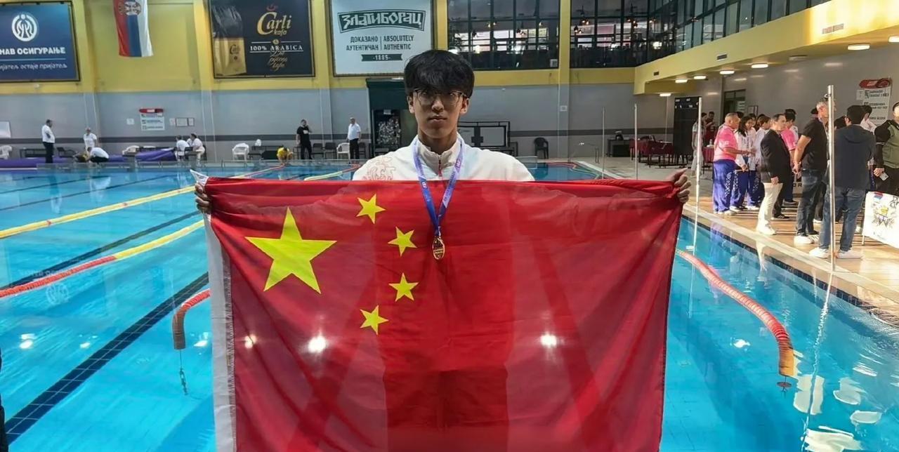 在塞尔维亚西部城市兹拉蒂博尔，2025年U15世界中学生夏季运动会盛大启幕，全球