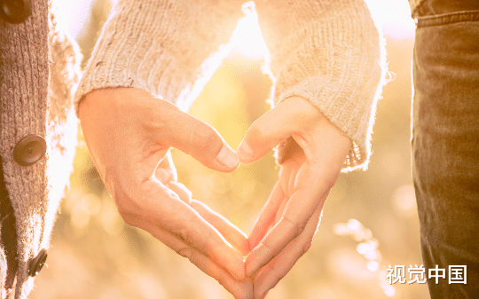 失忆后捡到一个丈夫，他却挖了她的眼睛。她转身跳下悬崖，做回周氏千金！