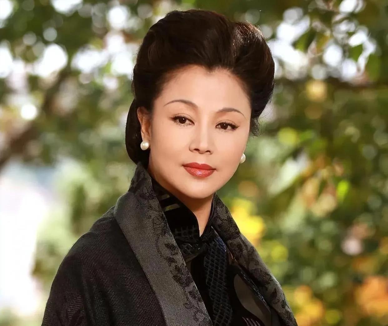 净身出户也不放弃儿子，做了38年单亲妈妈，如今儿子成了她的骄傲
19岁那年，于小