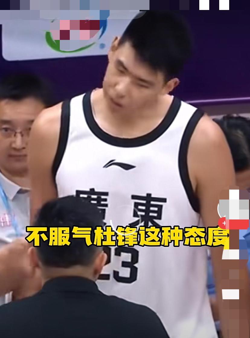 杜峰和徐昕，差一点动手了，他俩动手谁能赢？
杜峰，因战术问题，指责徐昕，徐昕不服