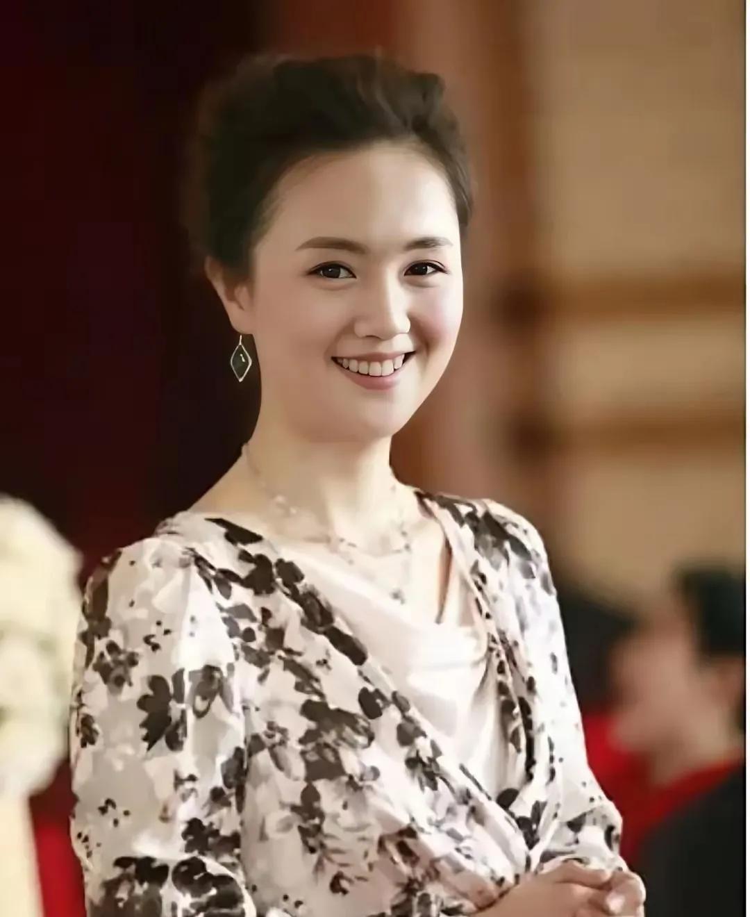朱媛媛遗憾的离开我们了，
但是她却赢麻了！
不是因为她长的漂亮，也不是因为她性格