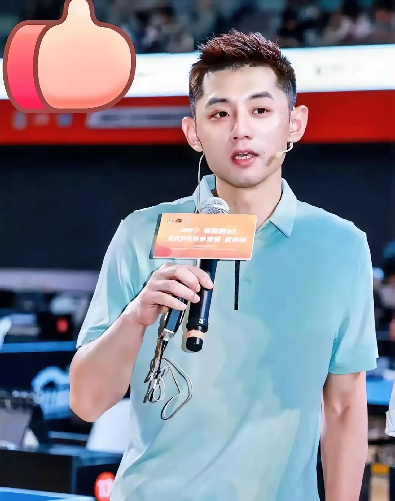 张继科杯全民赛今天在杭州炸场子了！
1200多人报名挤爆场馆，连蔡局都来给徒弟撑