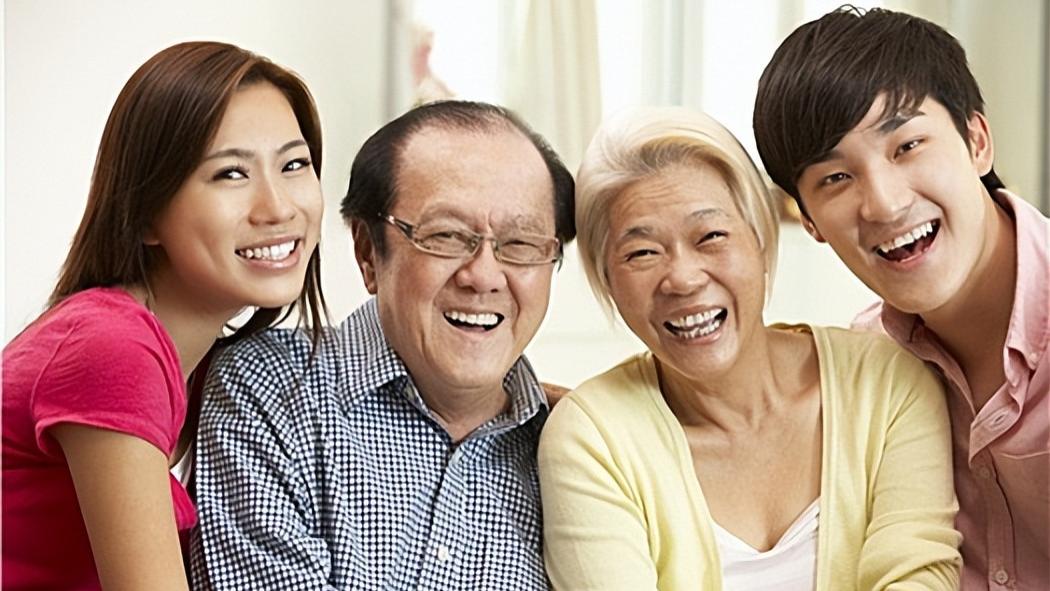 人一旦过了五十岁，有些事烂在肚子里，也不能对子女说