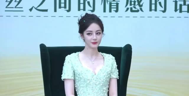 淳茶舍大中华区品牌代言人迪丽热巴，热巴还是这么美，好权威的一张脸……人品好人美让