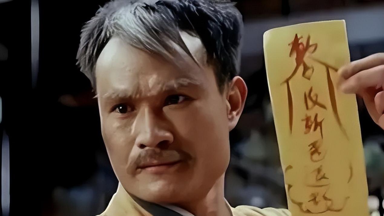 2025年终于读懂林正英，他让清朝官服成了恐怖片符号，无人敢穿