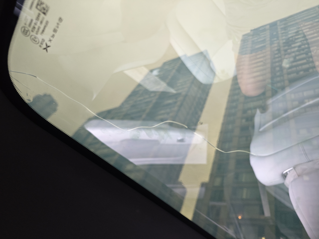 经常停小区楼下这是高空抛物咋的吗
这是什么东西砸的呢？钱包-7k，报了保险