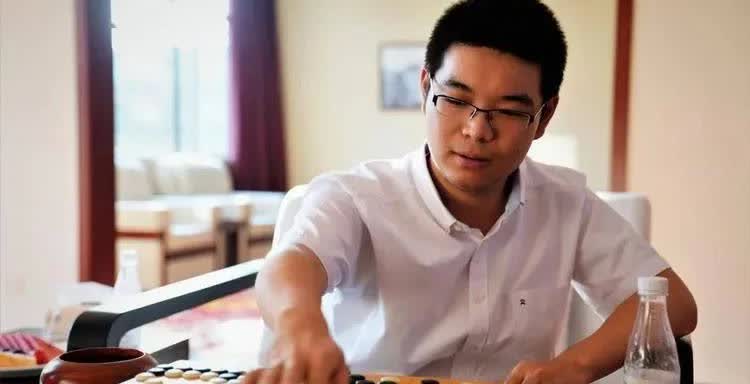棋圣战十六强焦点战！
今日，中国洛阳围棋棋圣战十六强战再燃战火！
近期状态火