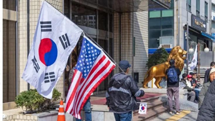 韩国大选临近，首尔现“滚回中国”反华抗议，中餐馆老板：前所未有