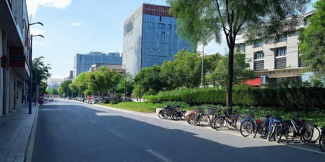 清晨的阳光透过薄薄的窗帘，洒在林悦和赵宇的卧室里。闹钟准时在6点30分响起，林悦