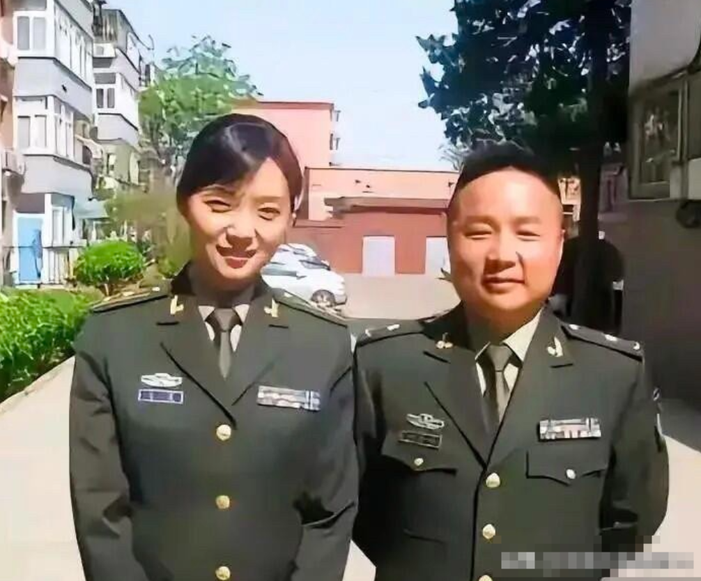 他们两位演员是典型的“戏红人不红”,都曾参演过经典的影视剧，但大多数只演了配角，