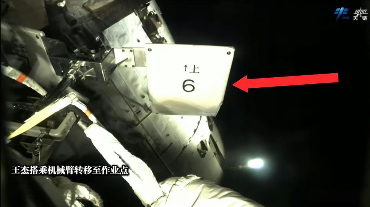 下班早的原因找到了。神舟二十号乘组第四次出舱提前完成工作量……
舱外工作6小时，