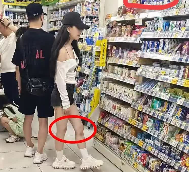 森林北两膝盖满是淤青，罚汪峰陪她去日本药店买货？

35岁的森林北简直太拼了