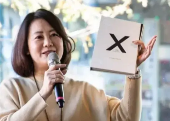 吴思瑶近来又开始张狂起来了，由于柯建铭跑到日本躲清闲去了，所以在不少公众场合吴思