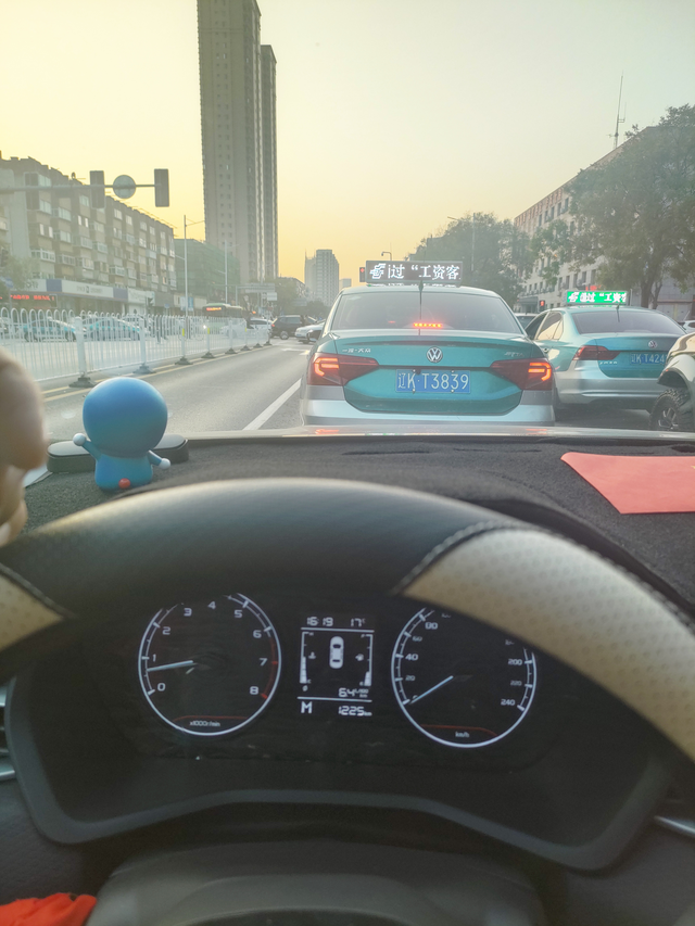 1225公里油耗新低百公里6.4啦
2025款吉利帝豪第四代星耀手动版，你们的油