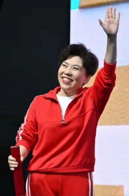 邓亚萍关于输球一段话，含金量特别高。
“初代大魔王”邓亚萍，用自身经历说“输球就