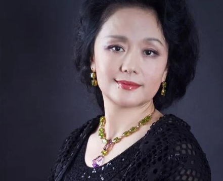 1979年，演员廖学秋出演了一部电影，拍了半年。电影结束后，她匆匆回家。她没有提