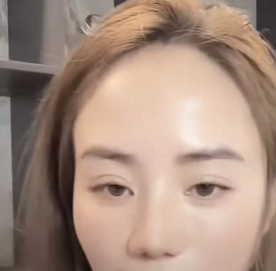 小妹儿说与小二娃家的亲戚都没有联系了，包括小二娃的幺妈和孃孃，她的粉丝非说是人走