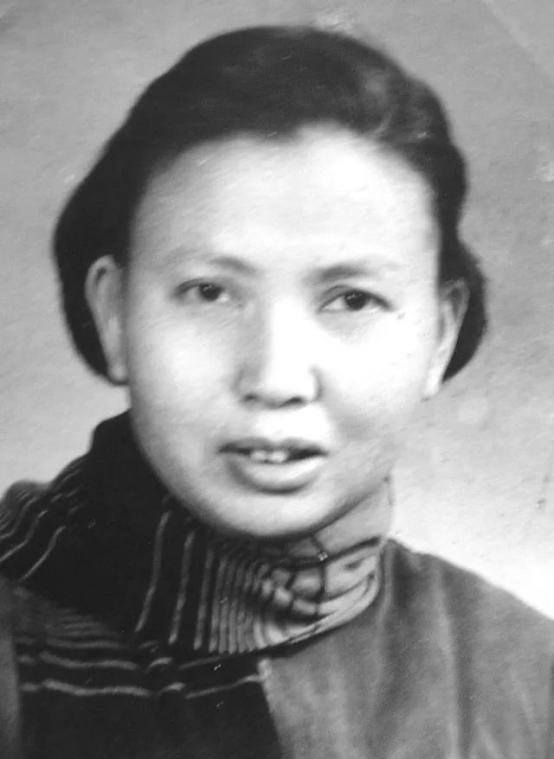 1941年，21岁的女战士莫林被活埋前，敌人竟突然问：“你认识莫林吗？”，莫林一